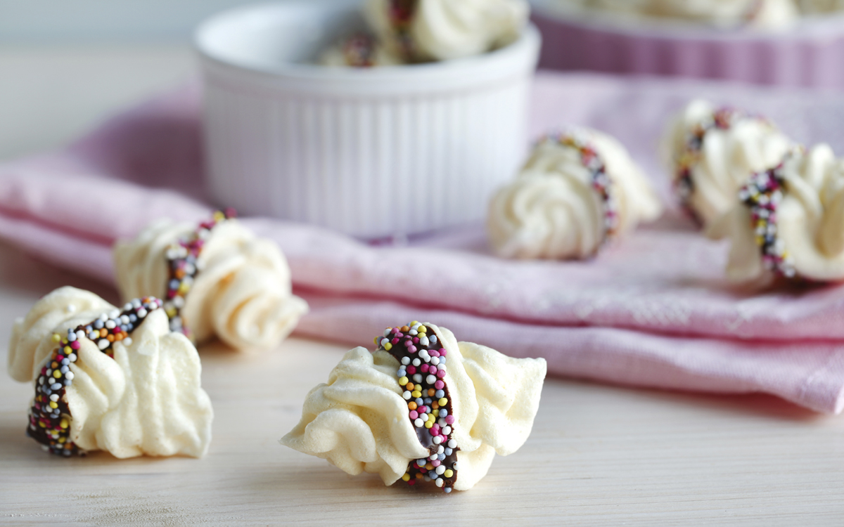 Merenguitos con relleno de chocolate