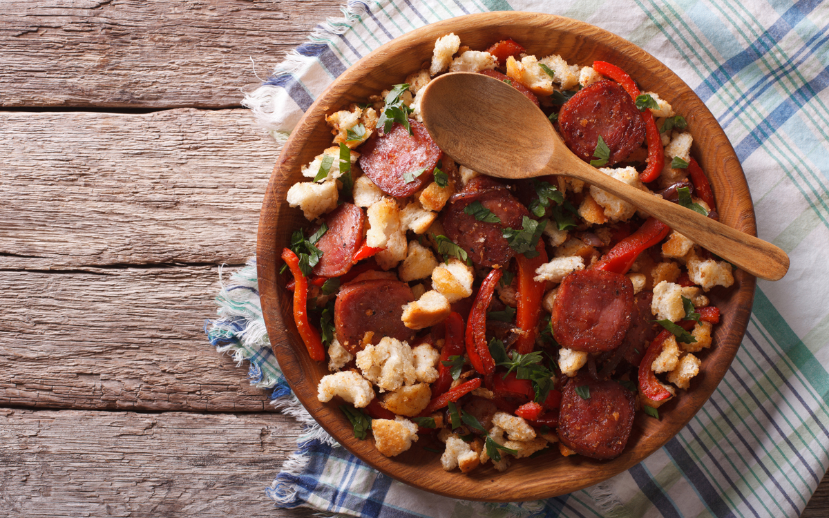 Migas con chorizo y pimiento rojo