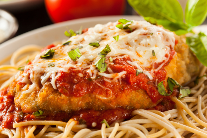 Milanesas a la napolitana con tomate y queso