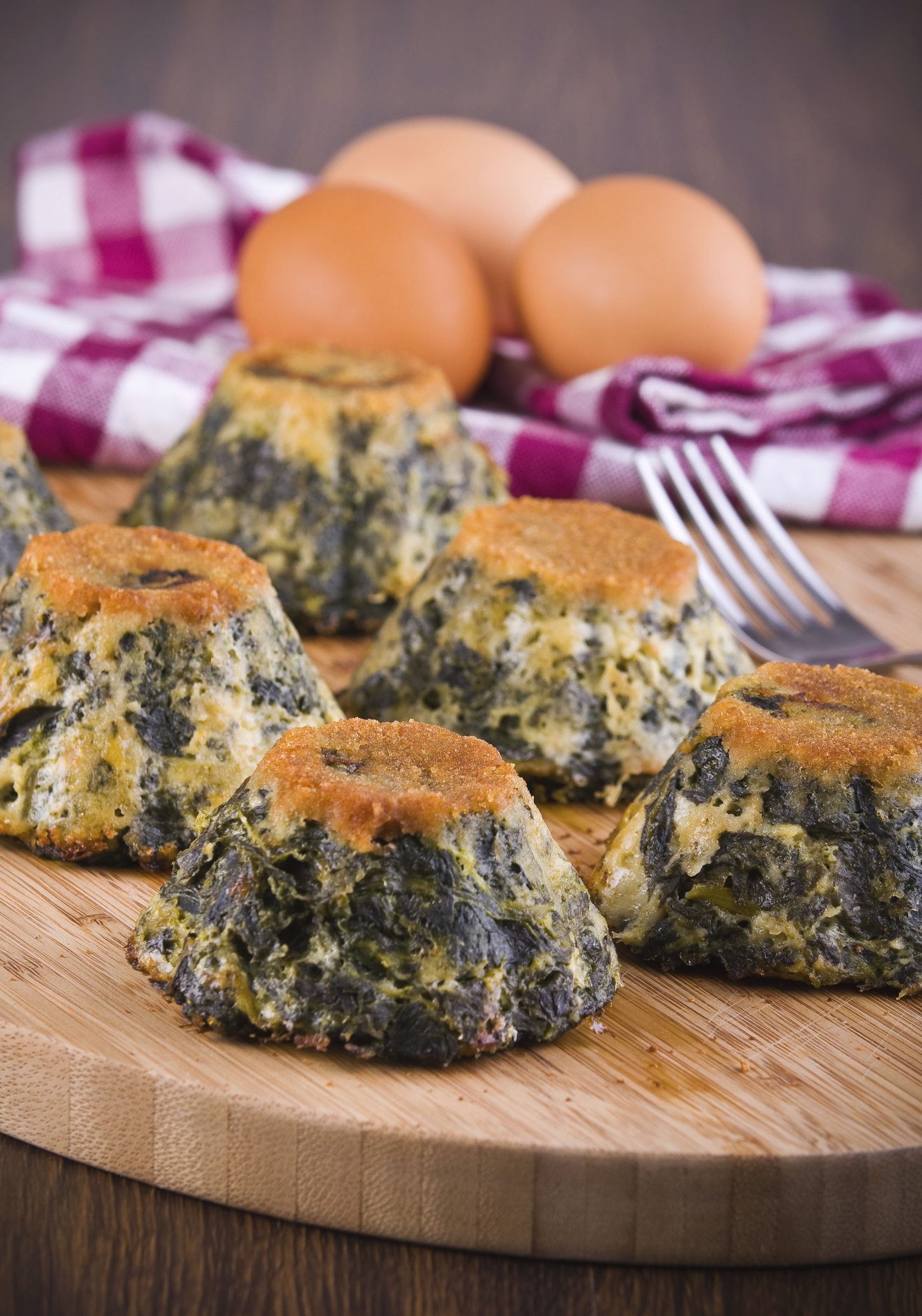 Minitortillas de espinacas con queso de cabra y pasas
