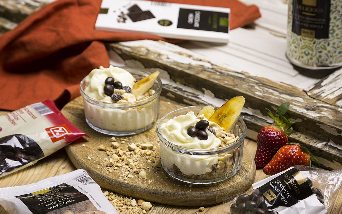 Mousse de chocolate blanco con crumble de frutos secos