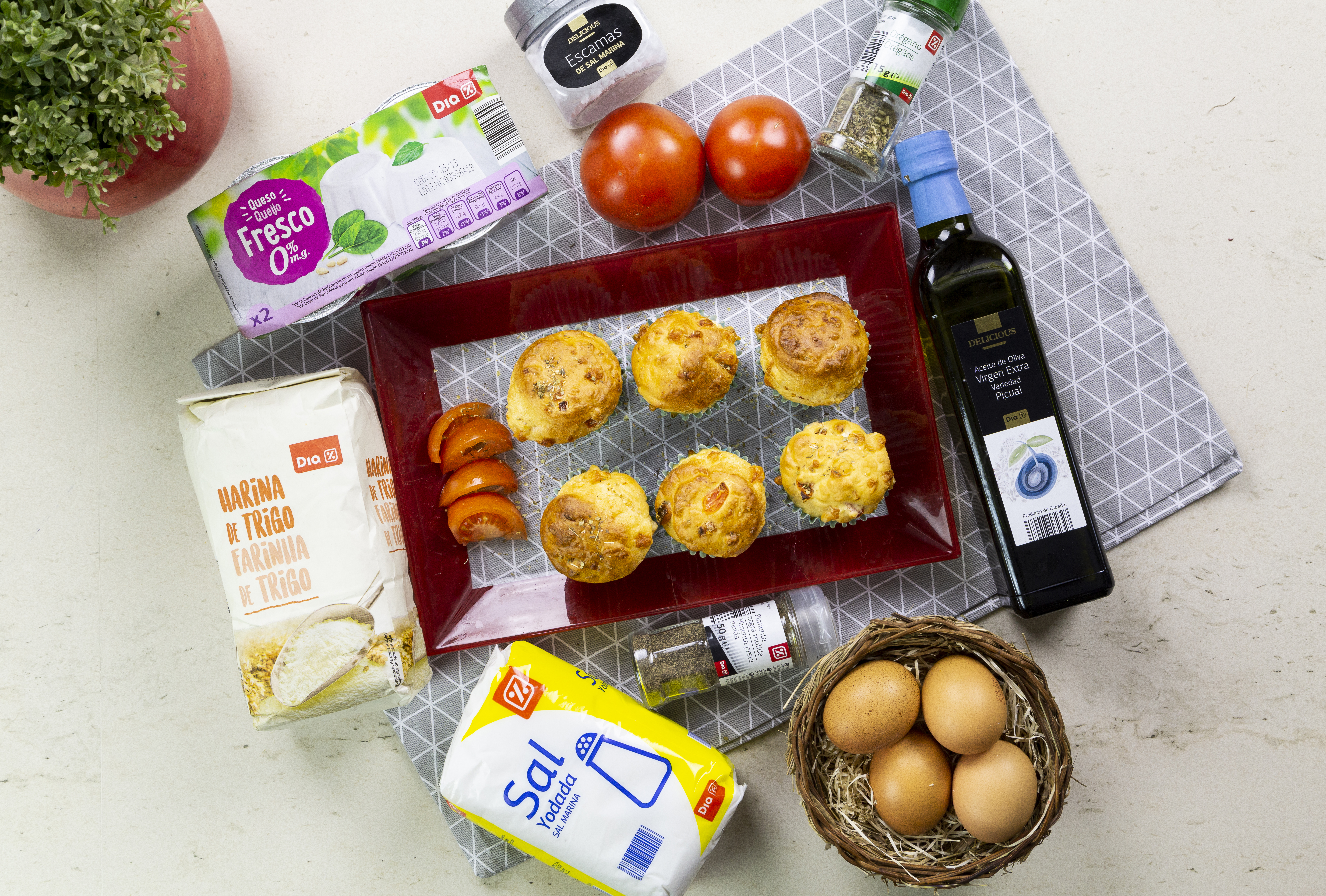 Muffins de tomate, queso y orégano. 