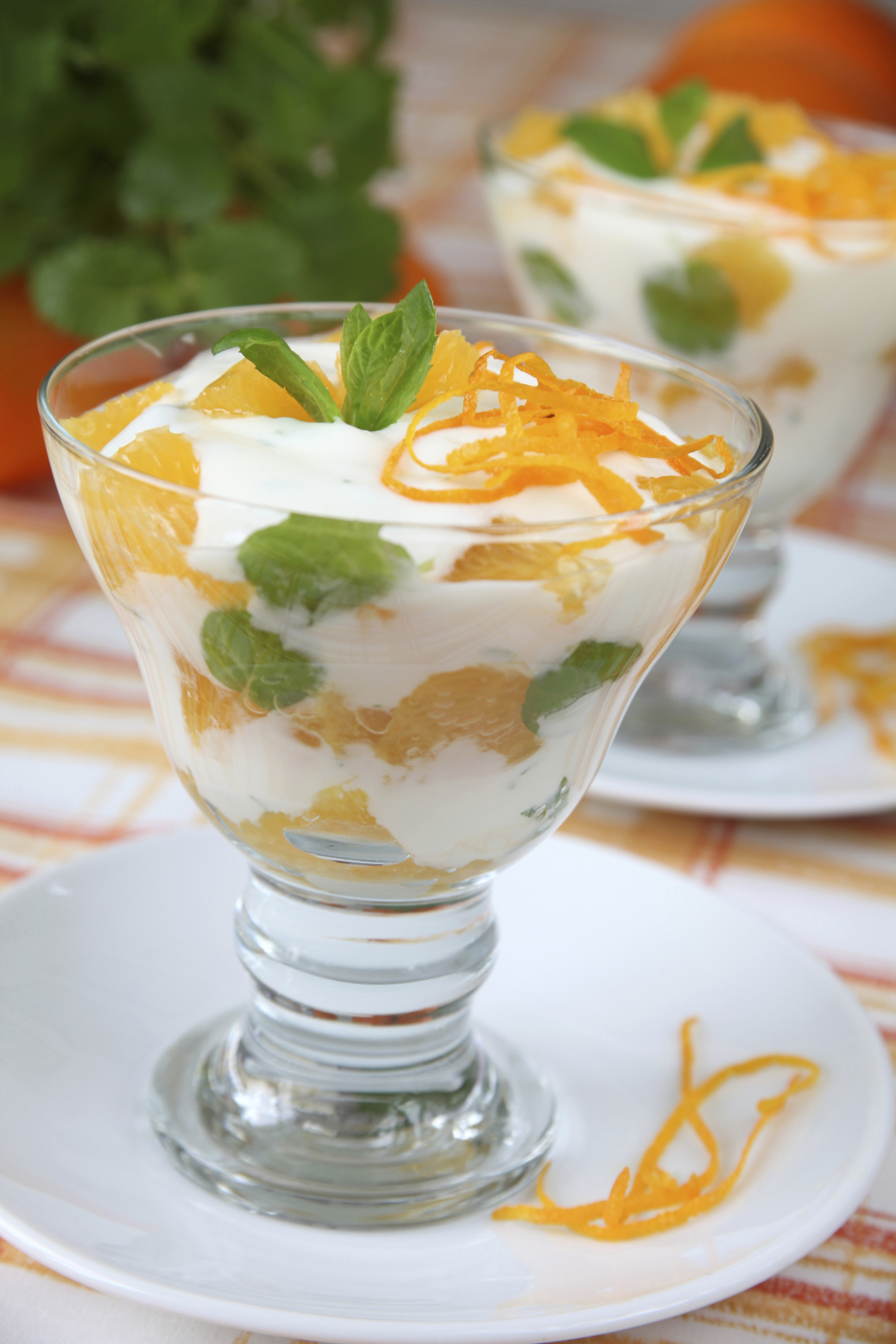 Naranjas con yogurt y menta