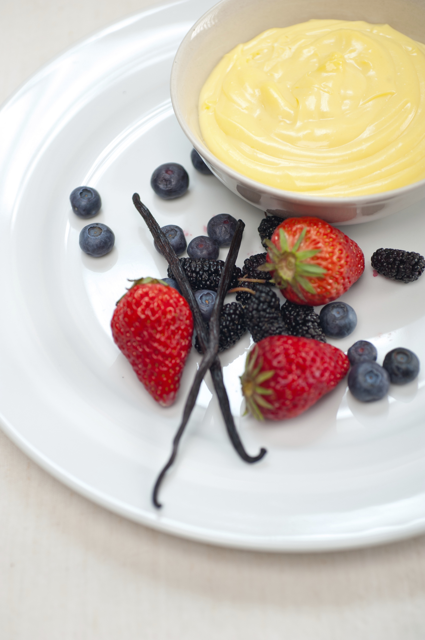 Natillas de vainilla con frutos rojos