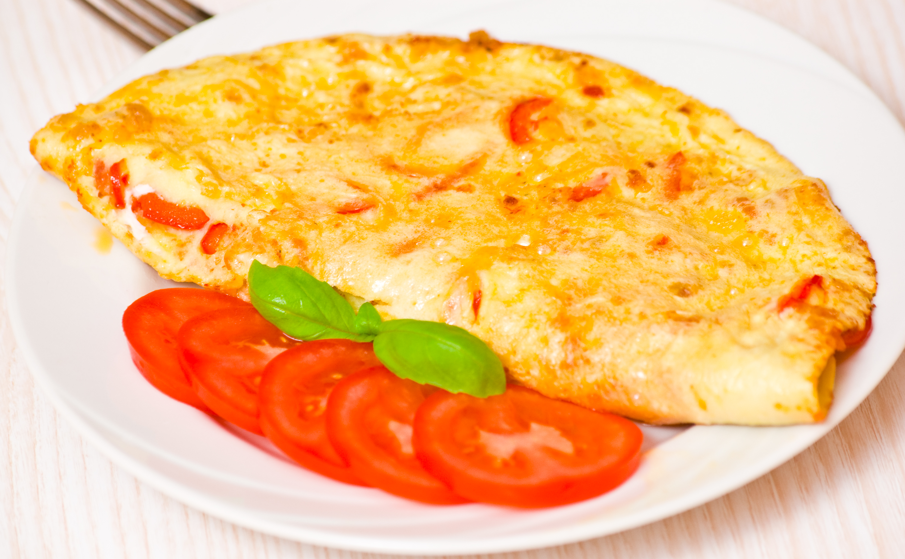 Omelette con queso y tomate seco