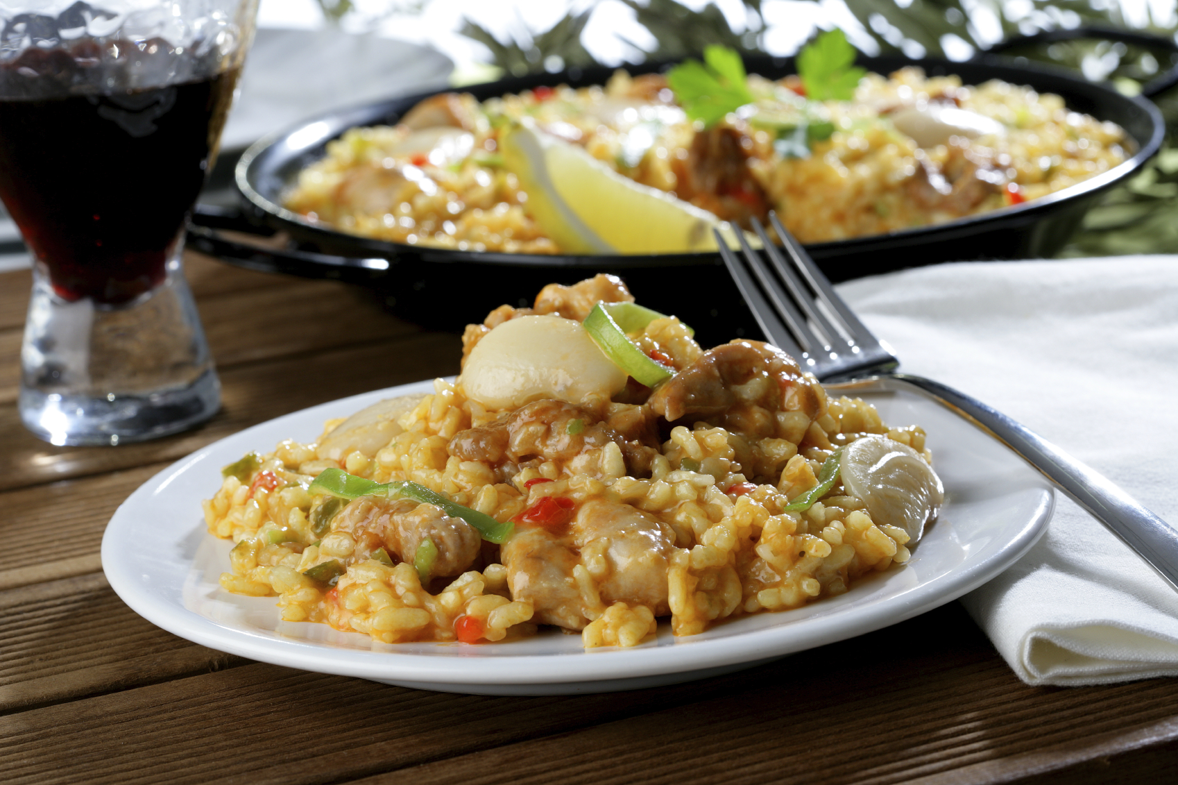 Paella de calamares y pollo