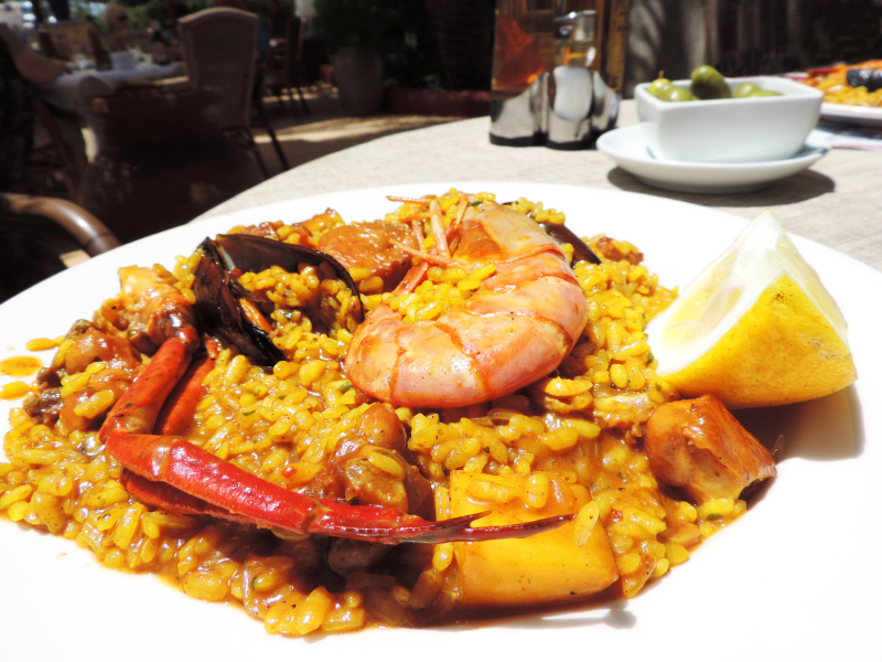 Paella de marisco y magro de cerdo