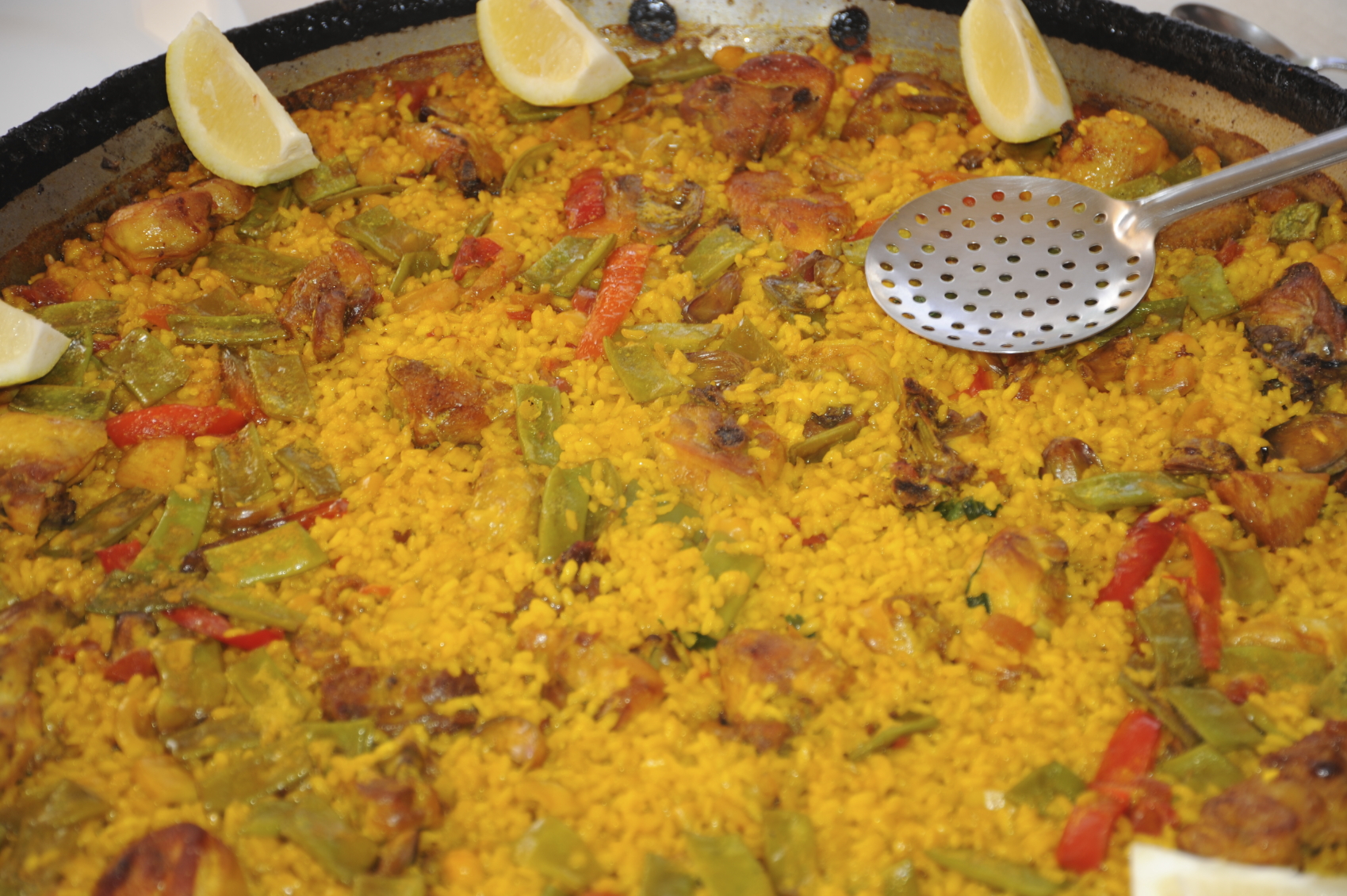 Paella de conejo y pollo 