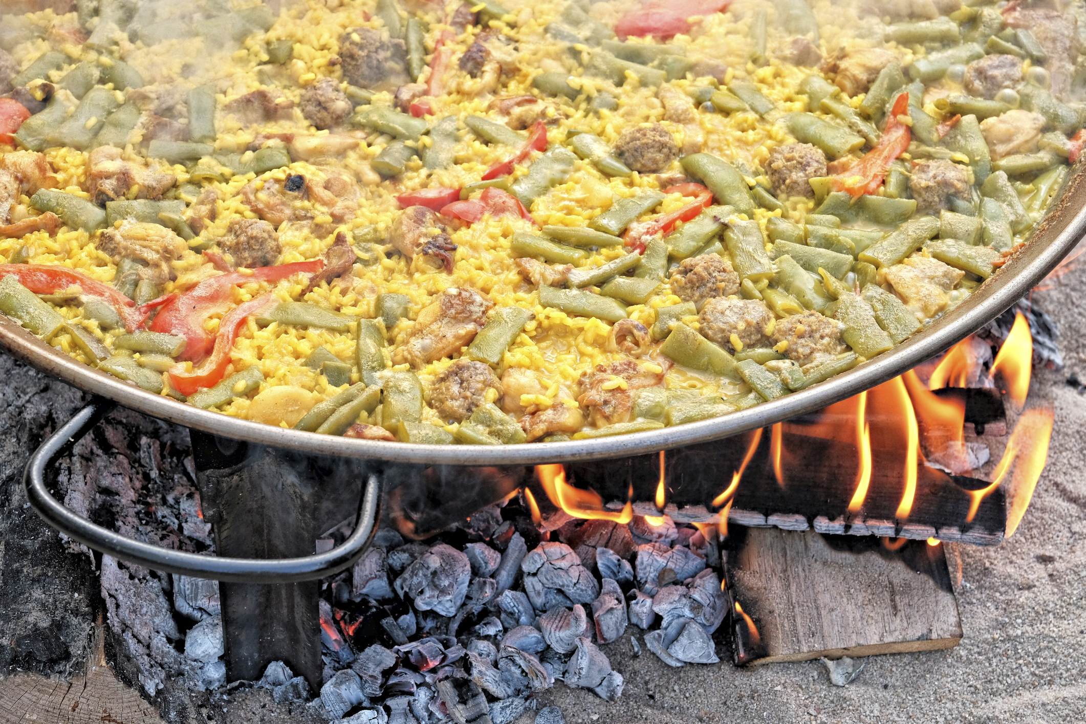 Paella a la leña