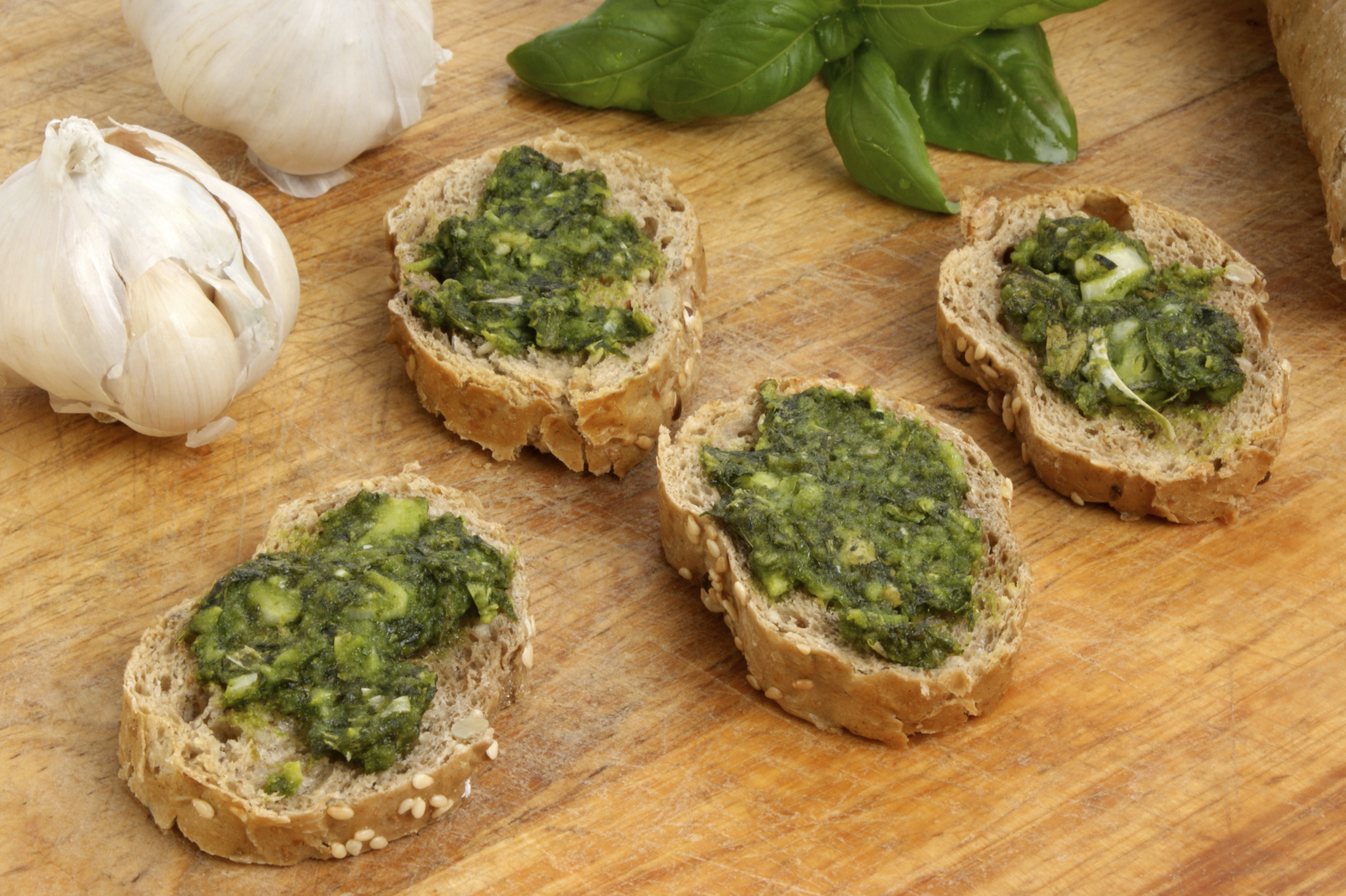 Pan de albahaca y almendras