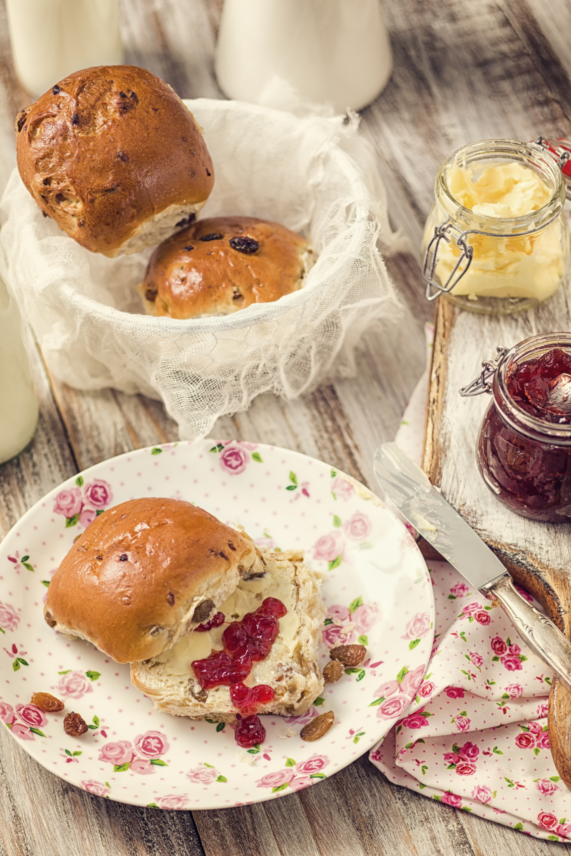 Pan dulce con pasas de uva y frutas abrillantadas