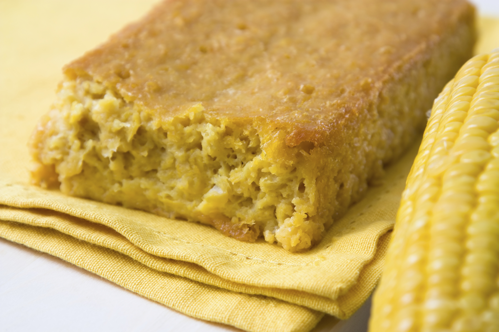 Pan de elote con queso crema