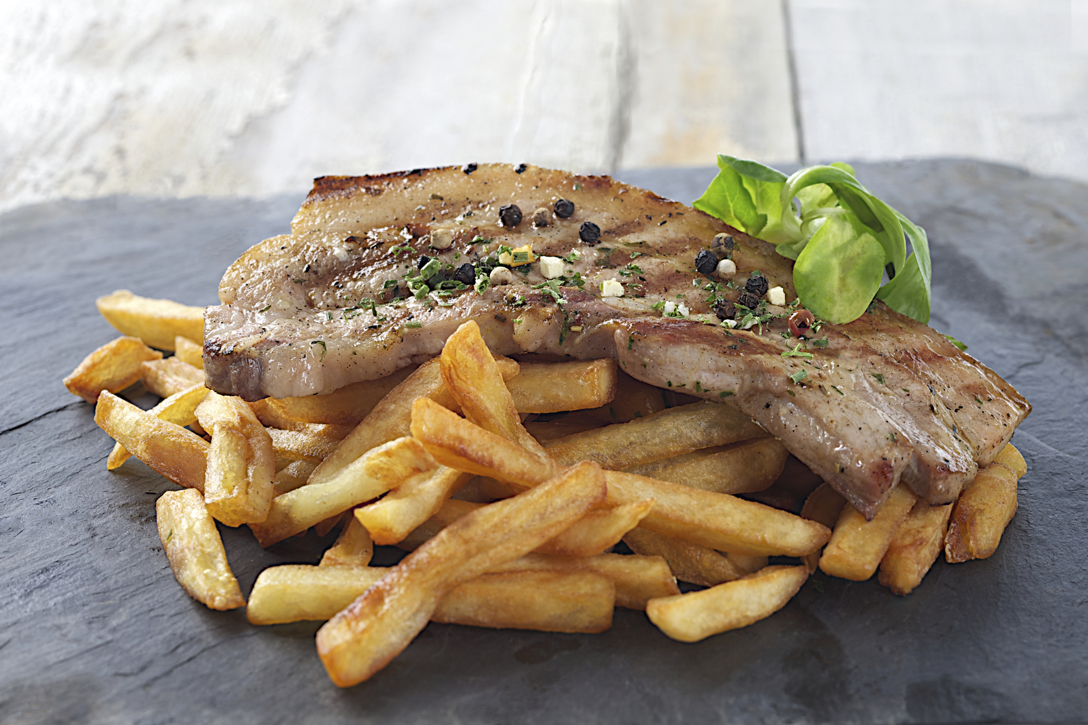 panceta de cerdo con fritas