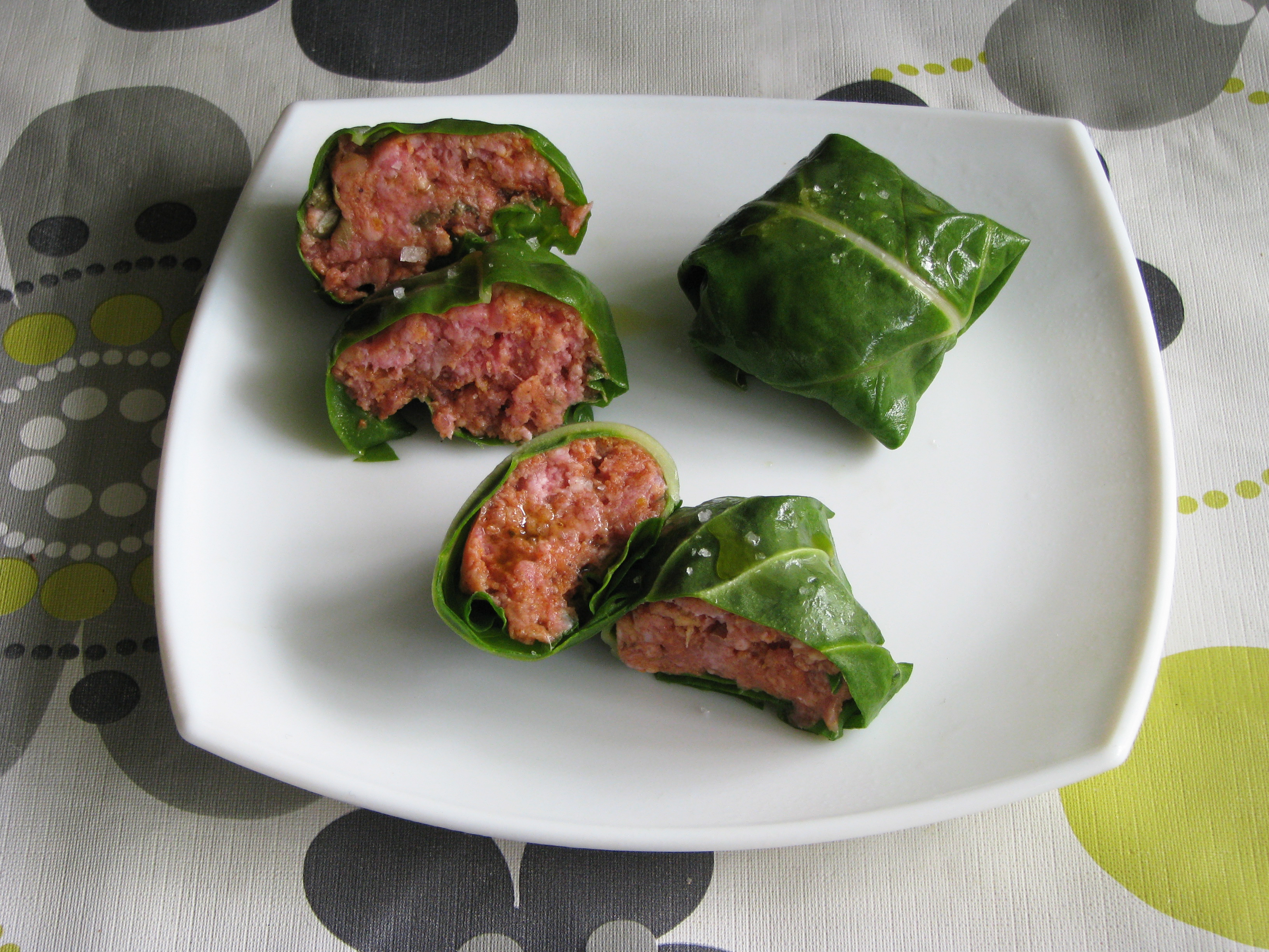 Paquetitos de acelga rellenos de steak tartar