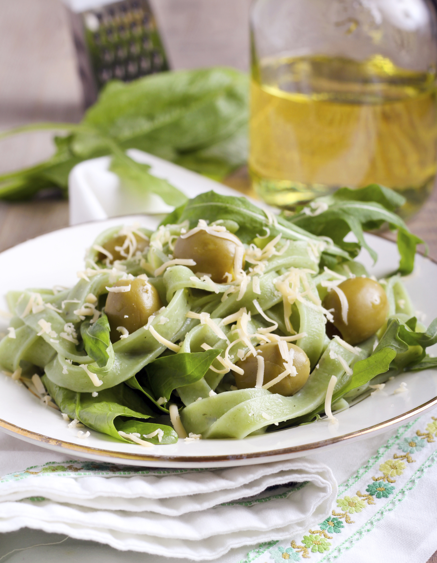 Pasta fresca de espinaca con aceitunas