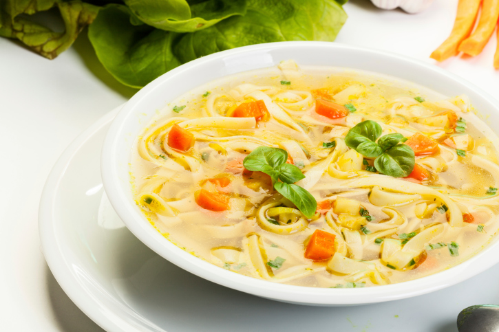 Pasta con pollo y verduras