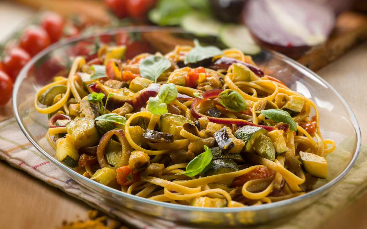 Pasta con calabacín y berenjena