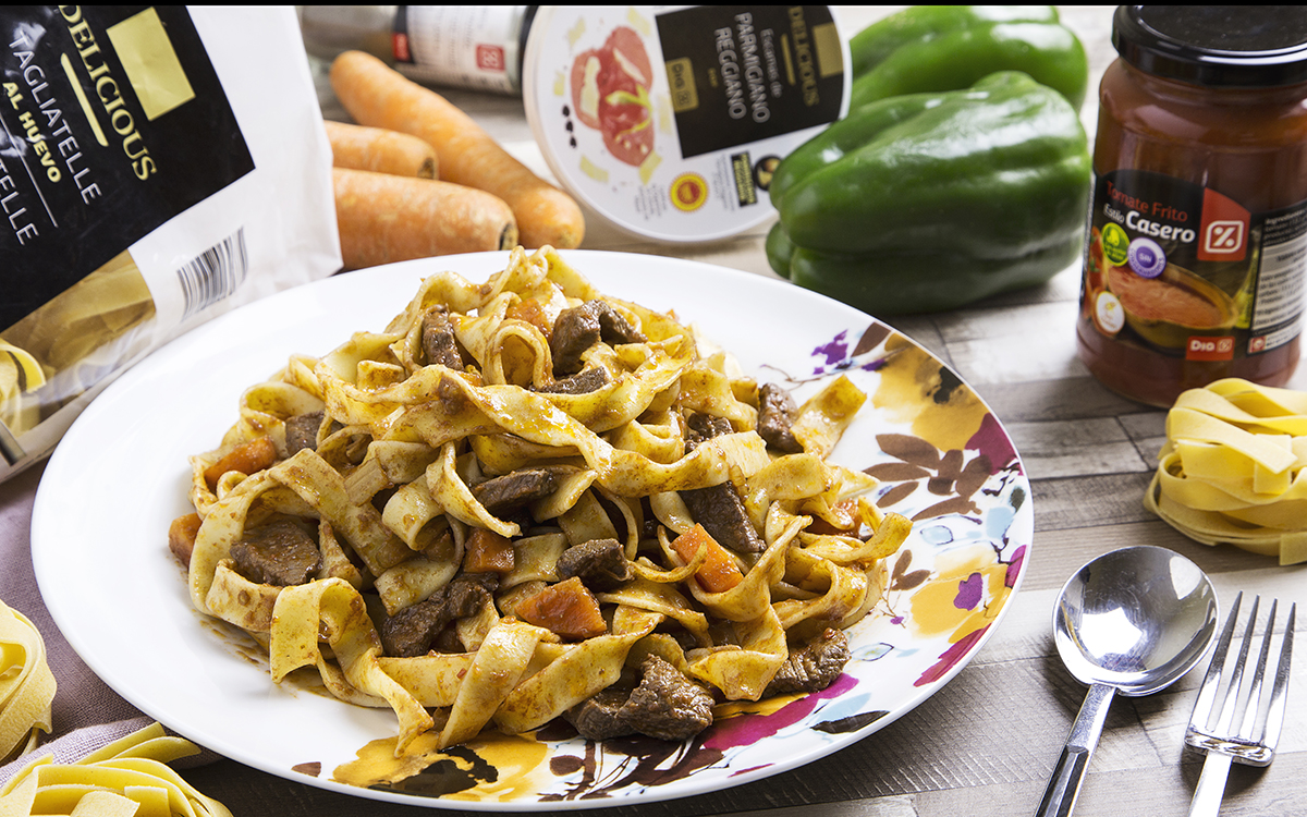 Pasta con ragú especiado de ternera