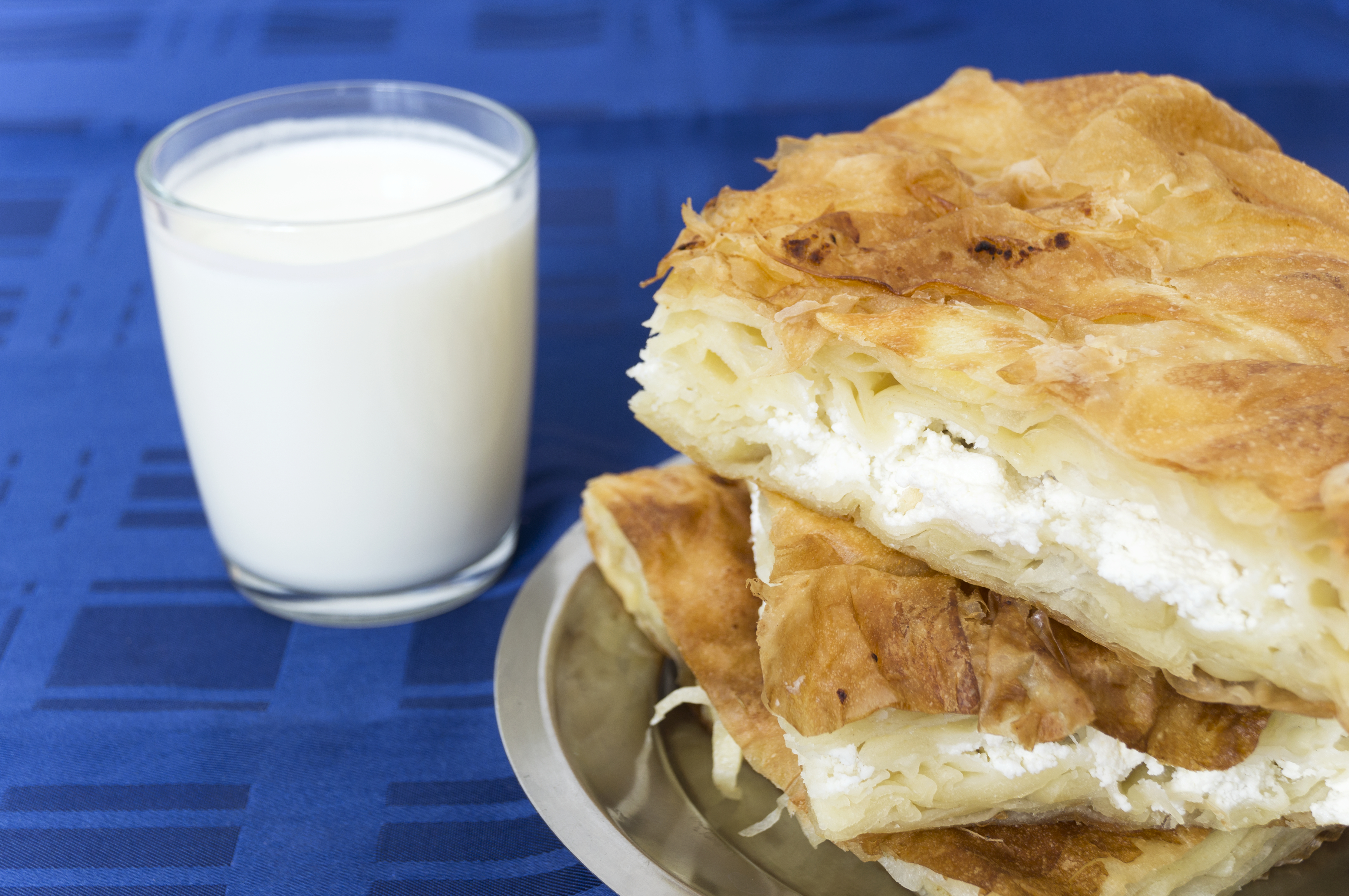 Pastel de hojuelas de harina y queso, receta de Croacia- Burek