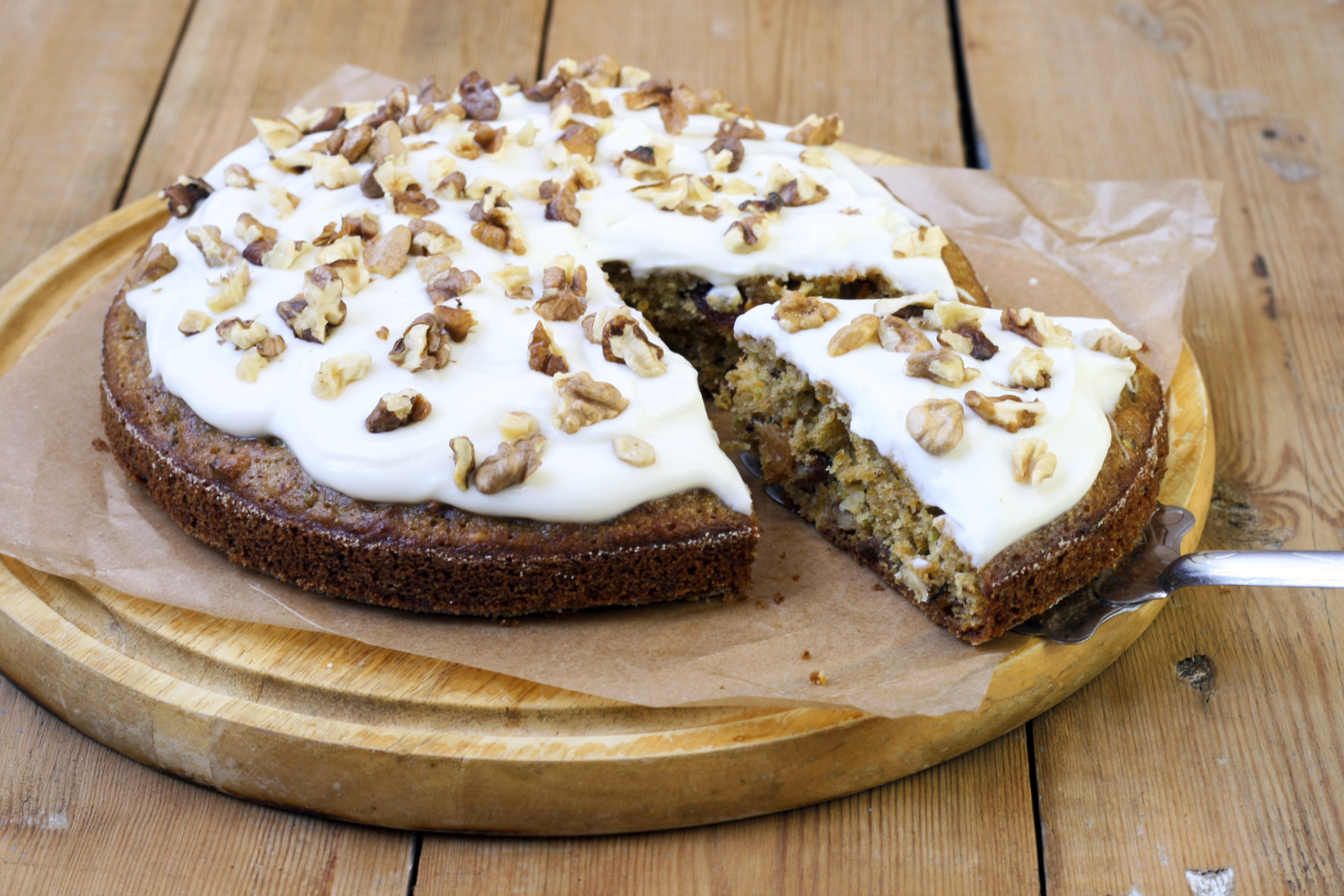 Pastel de zanahoria, nueces y canela