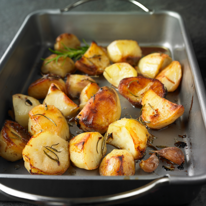 Patatas asadas con ajitos picados