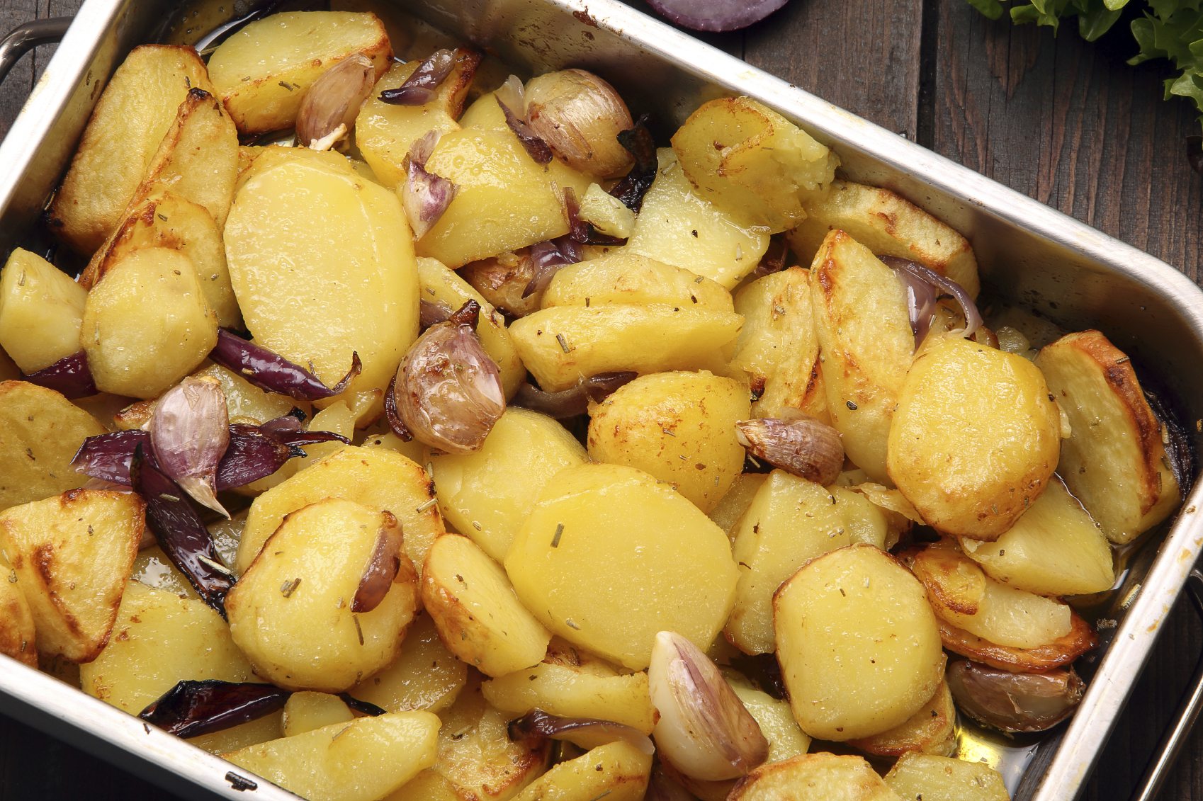 Patatas asadas con ajos al laurel