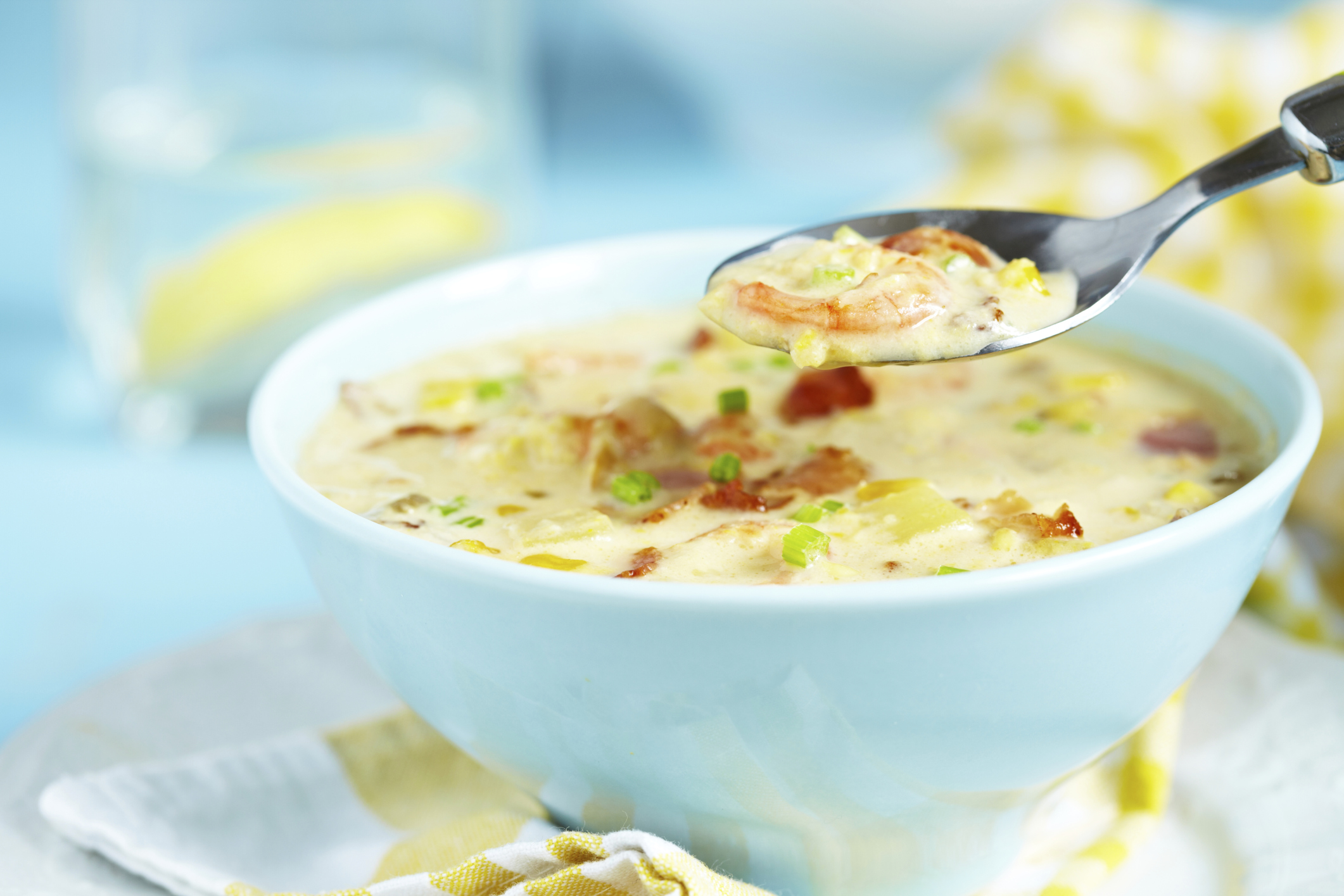 Sopa de patatas con gambas