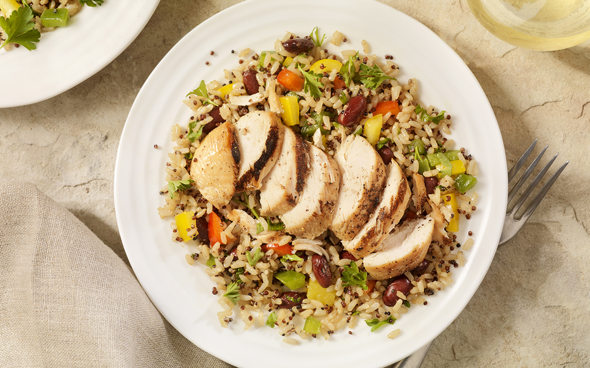 Pechuga de pollo a la parrilla con ensalada de arroz