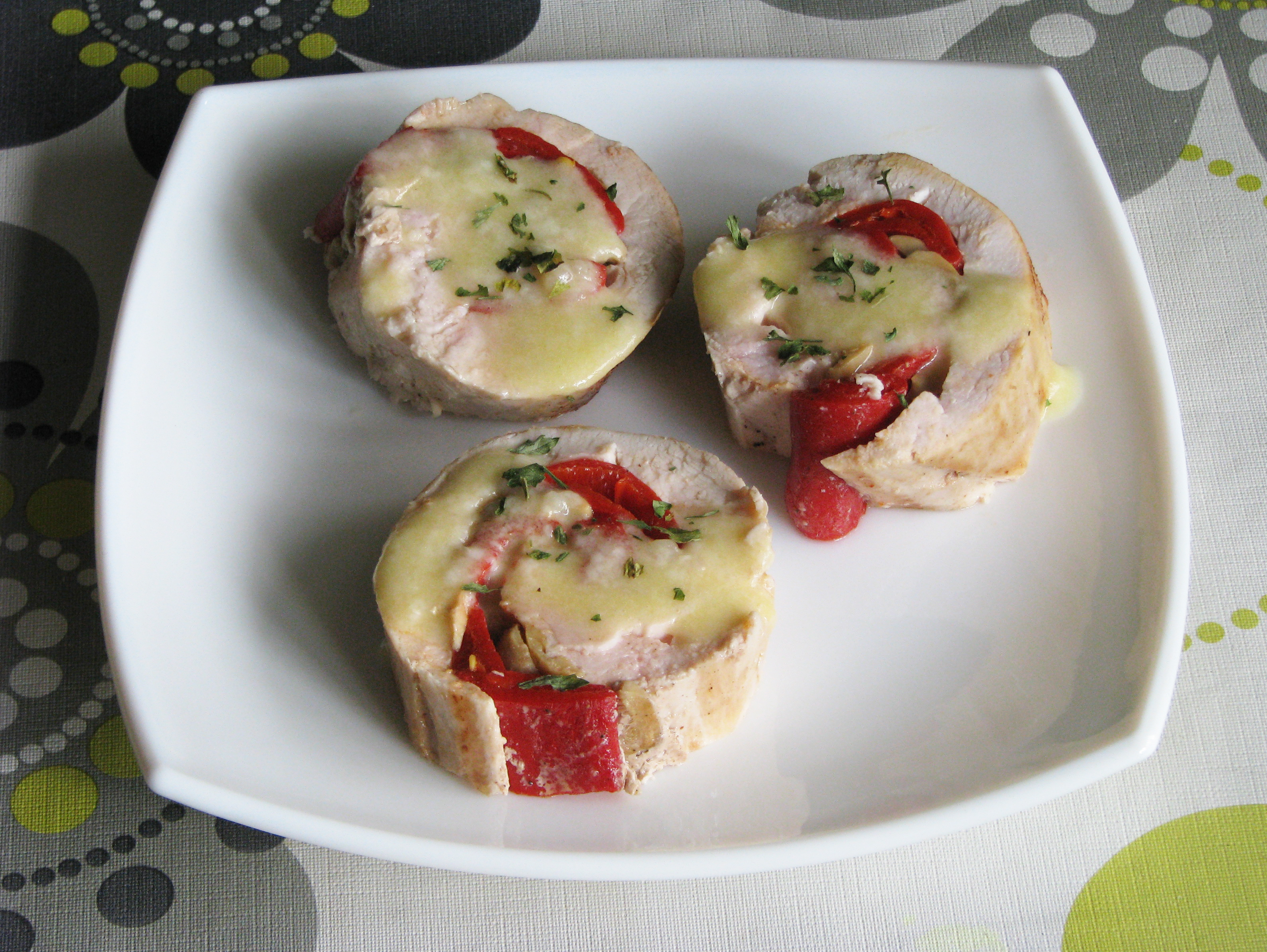 Pechuga de pollo rellena con salsa de queso