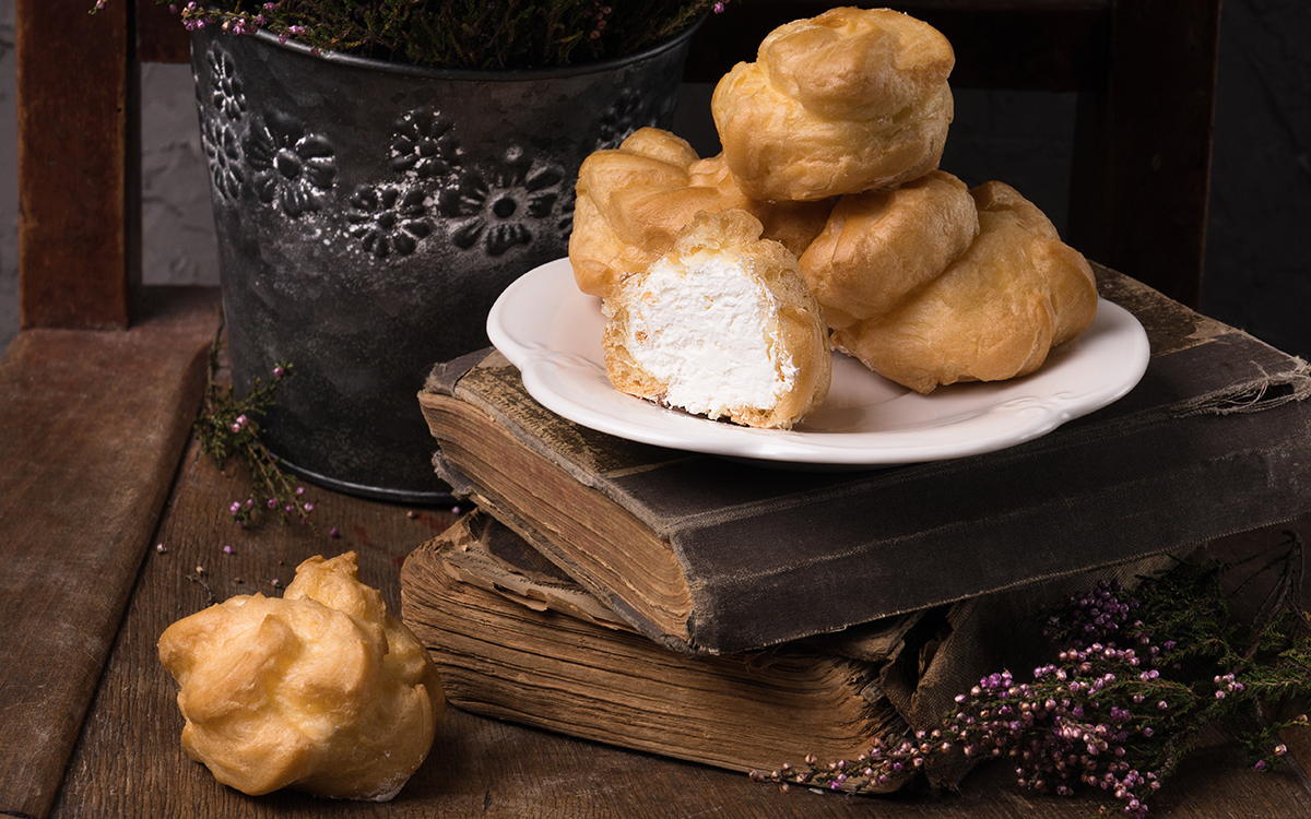 Petit choux o bocaditos con nata