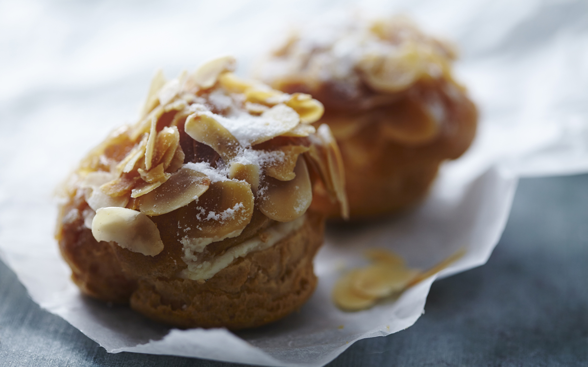 Petit choux o profiteroles de almendras