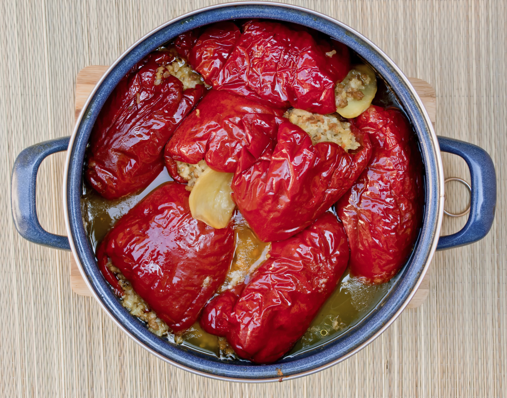 Pimiento rojo relleno con muslo de cerdo picado