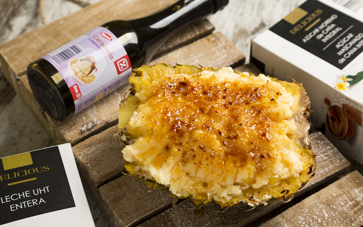 Piña rellena con crema quemada