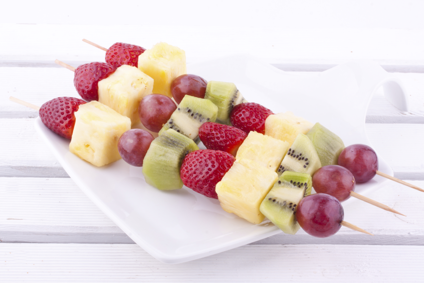 Pinchos de frutas frescas