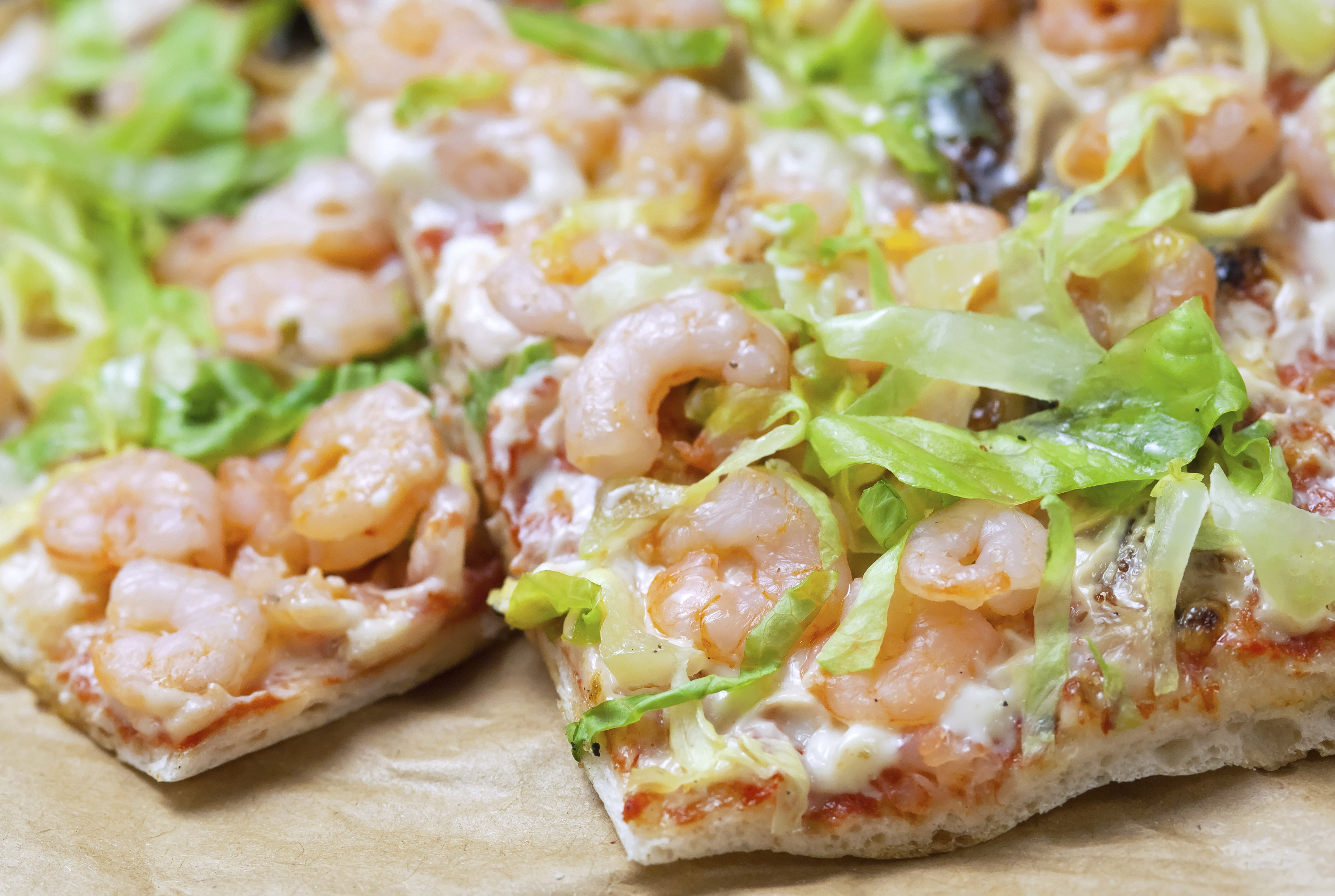 Pizza de hortalizas y gambas