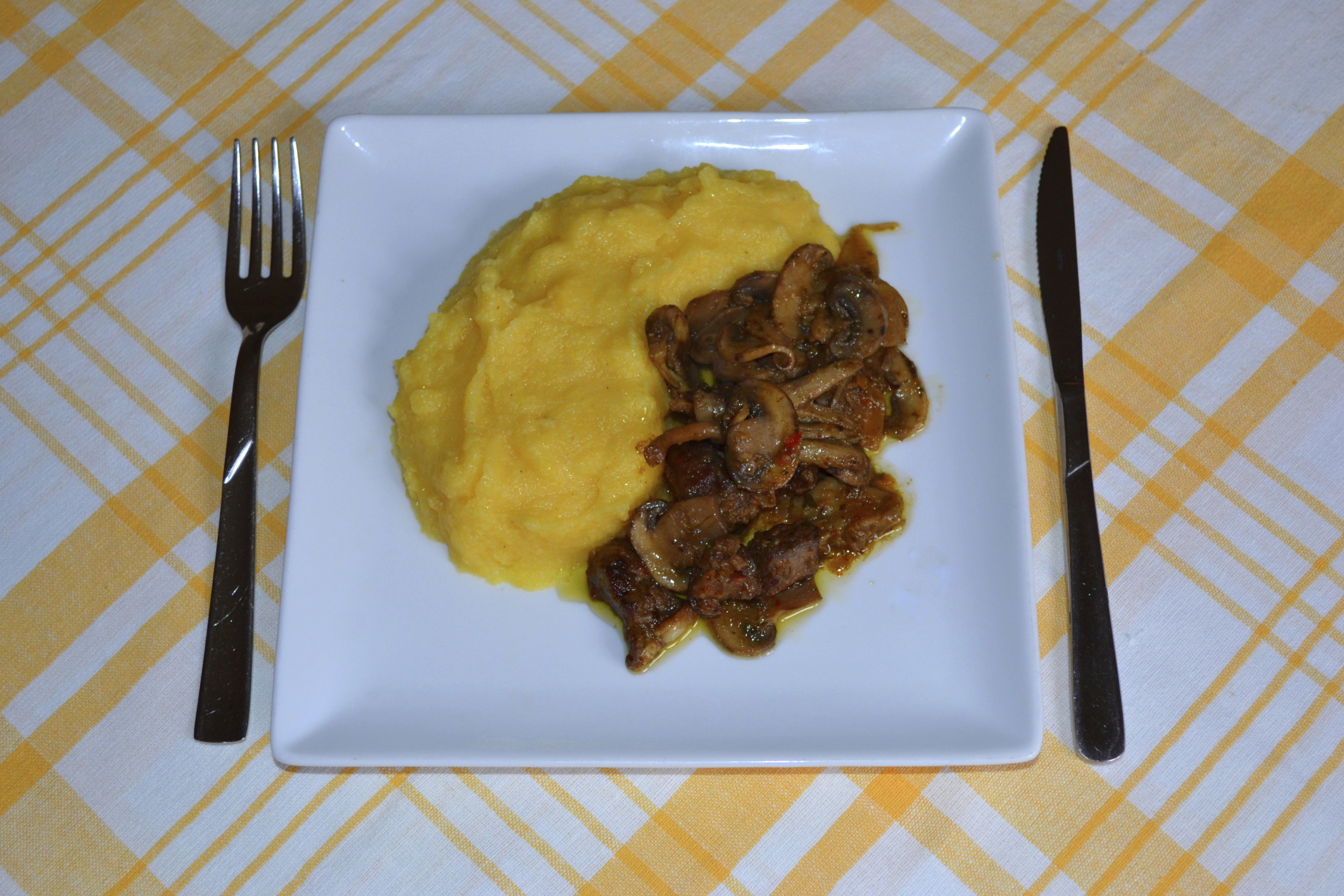 Polenta de Queso Parmesano Con mezcla de Champiñones