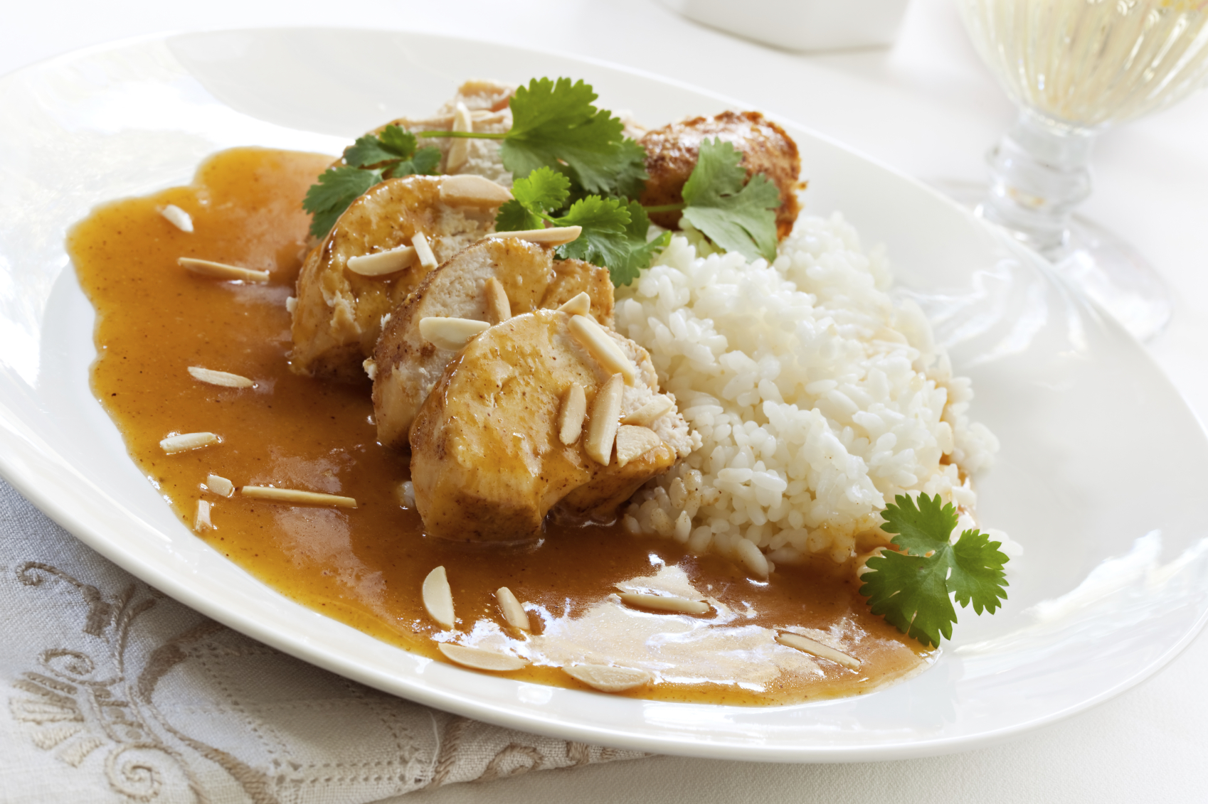 Pollo con almendras al Curry