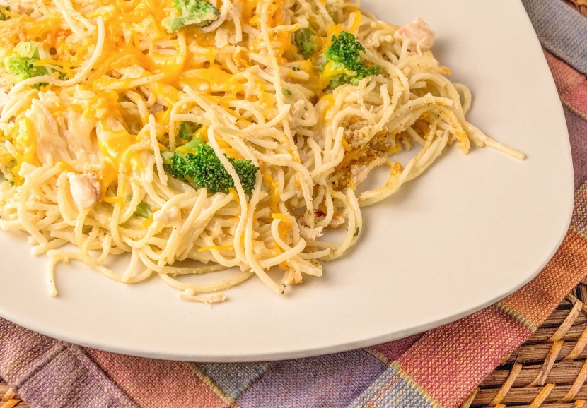 Espaguetis con pollo y brócoli