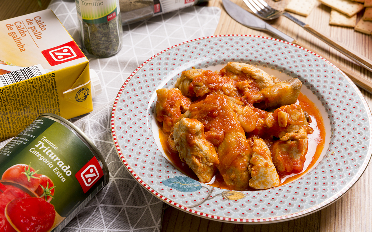 Pollo con tomate