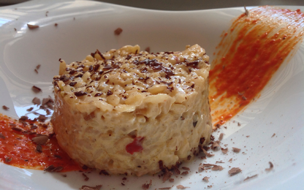 Arroz cremoso de piquillos, almendras, quesos y falsa trufa