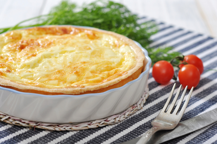 Quiche de atún asalmonado con queso Cheddar