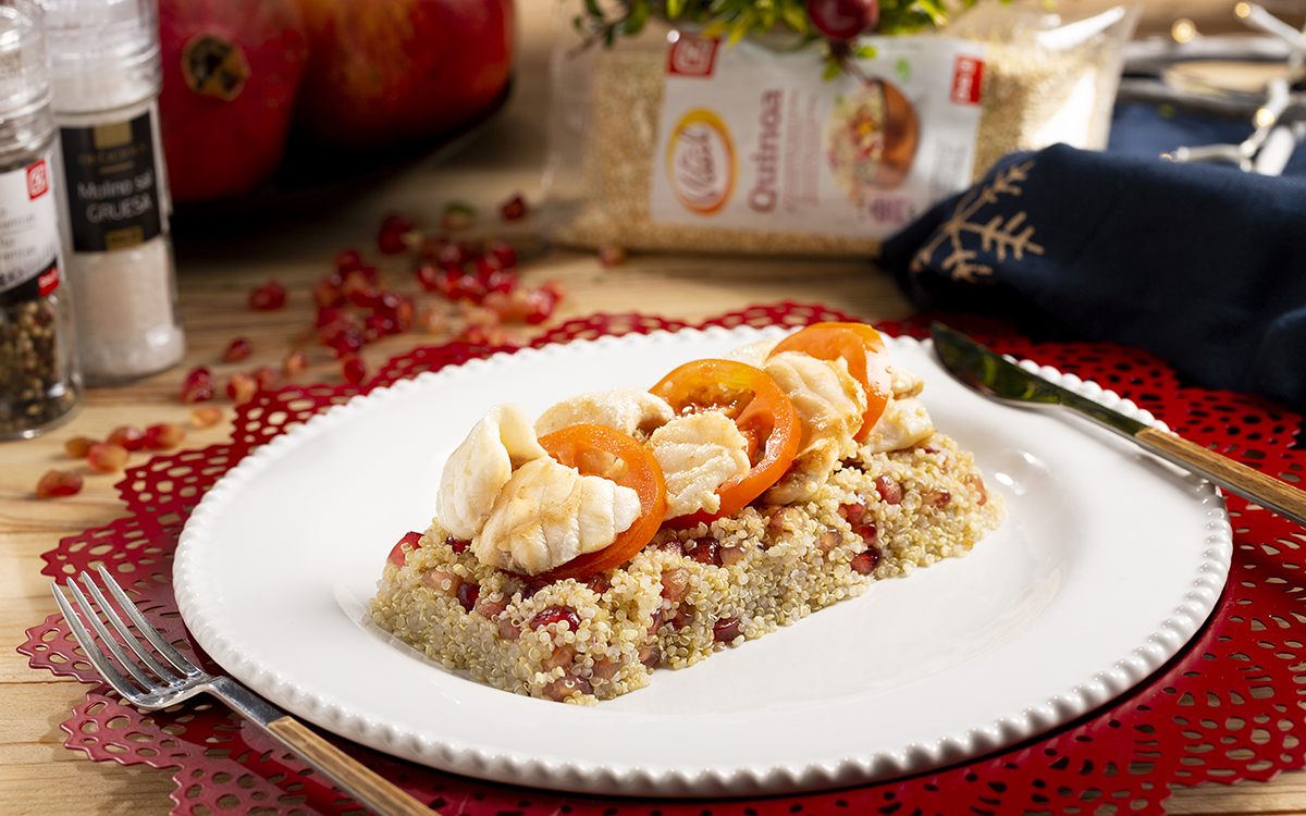 Rape con ensalada de quinoa y granada