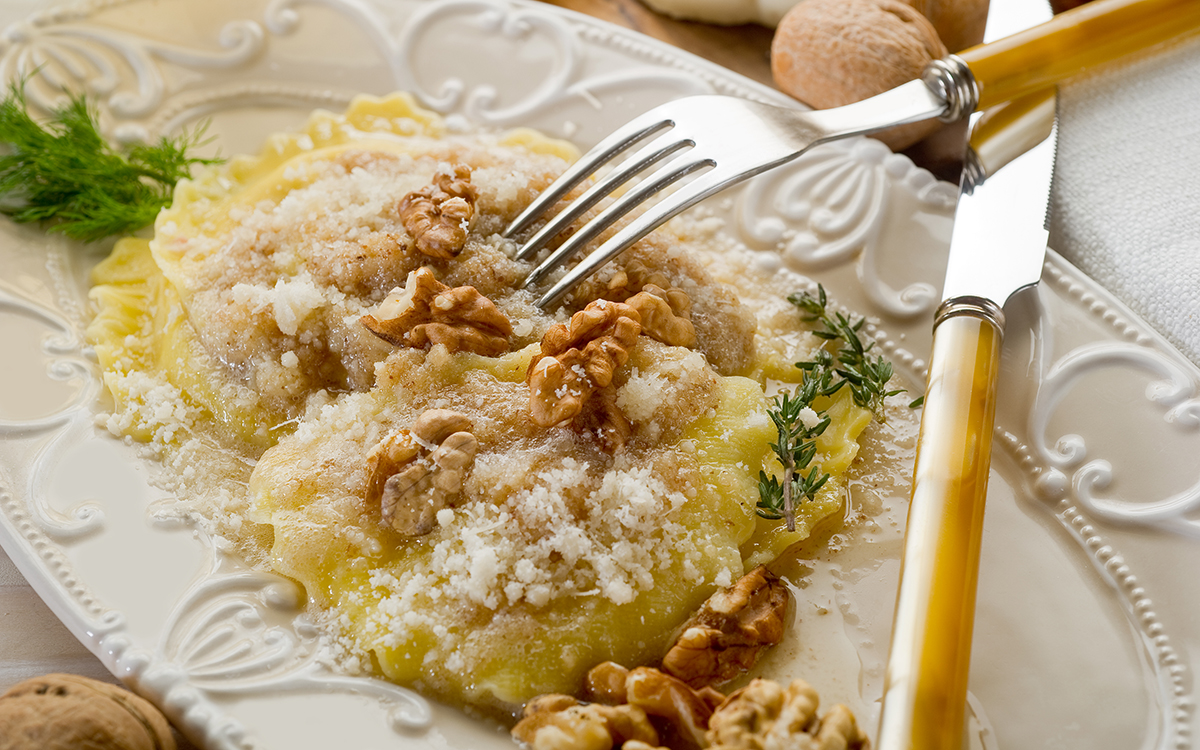 Raviolis de setas con salsa de nueces