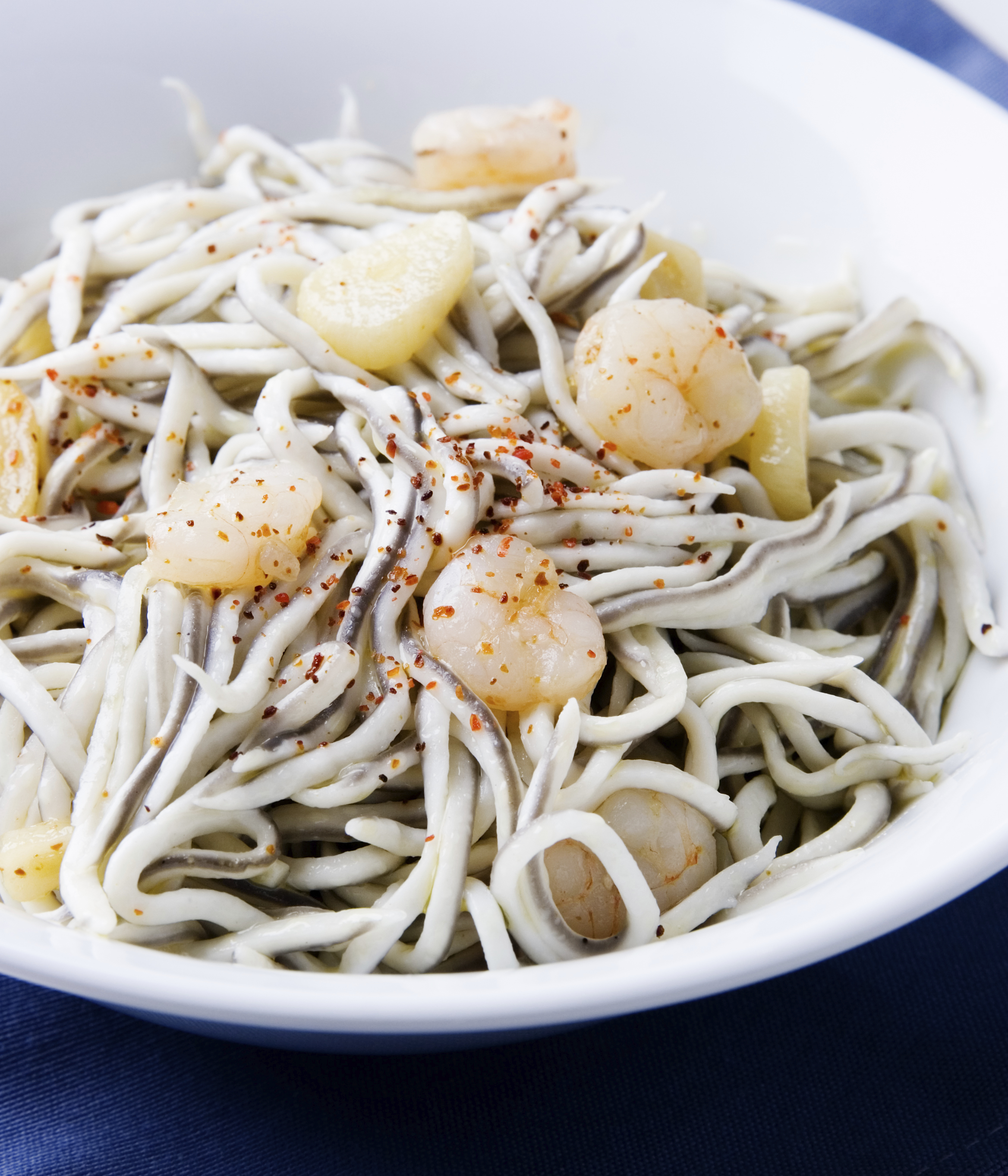 Gulas y gambas al ajillo