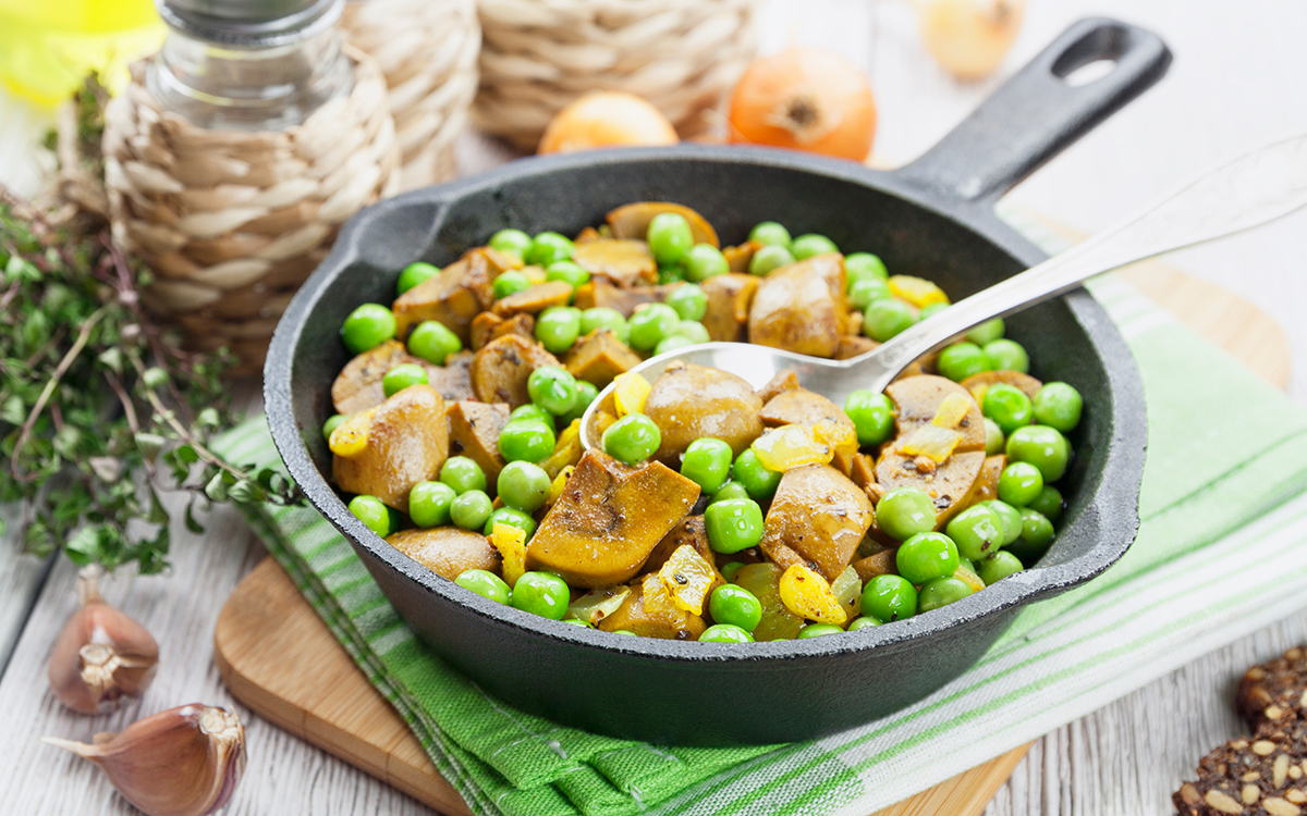 Riñones con guisantes verdes y curry