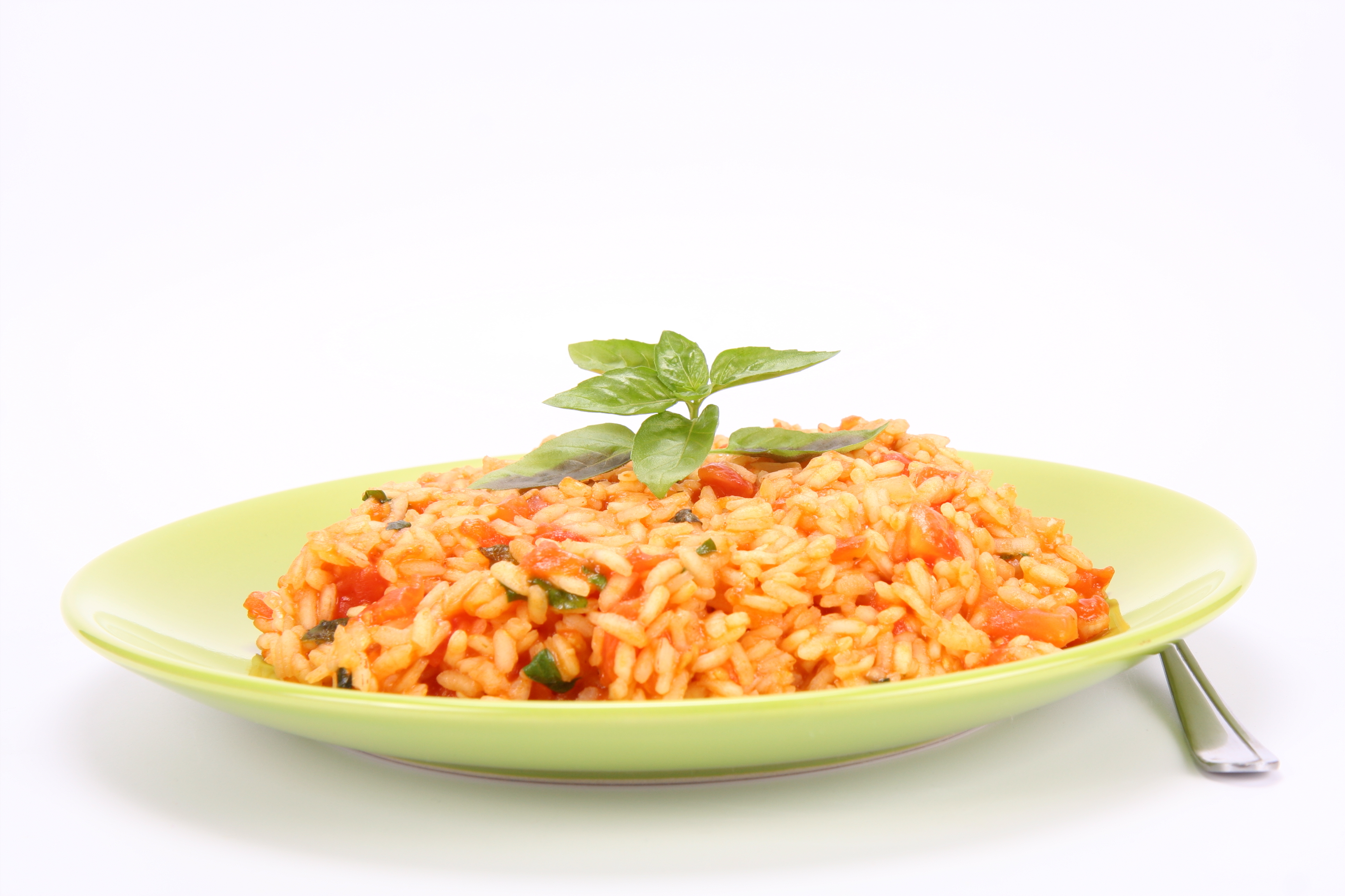 Risotto con tomate y albahaca