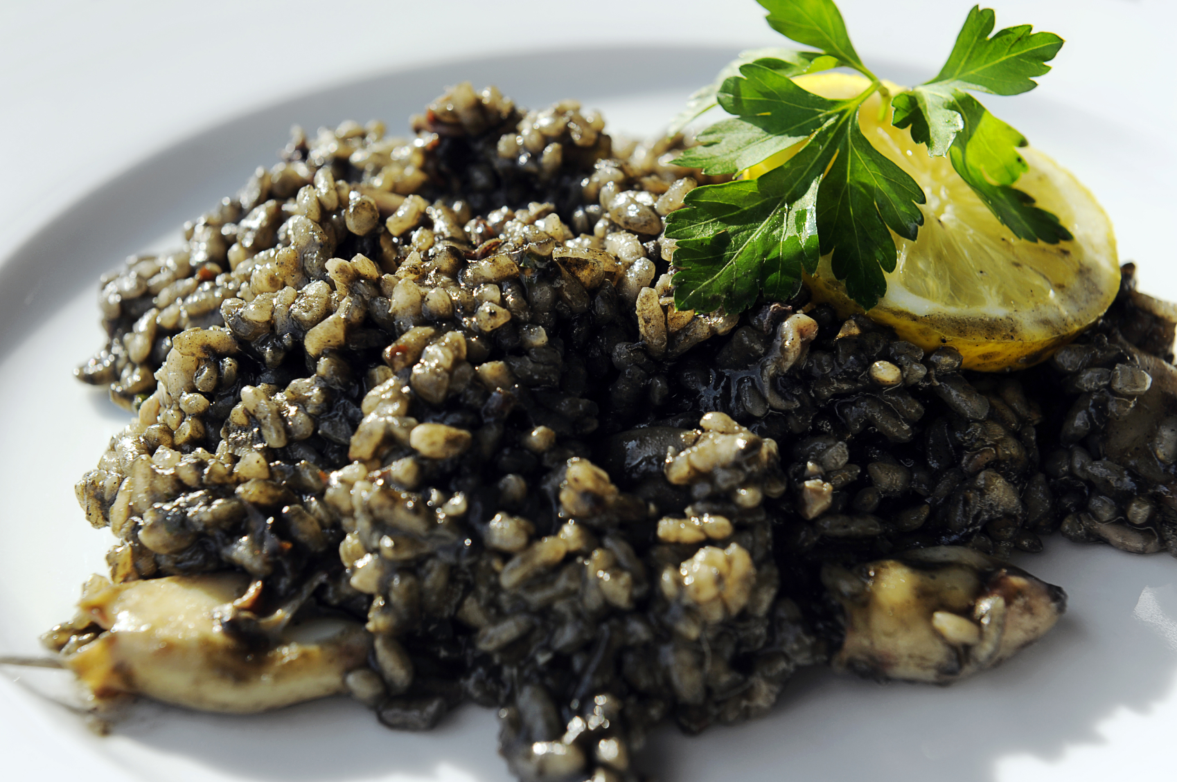 Risotto con frutos de mar y tinta de calamar