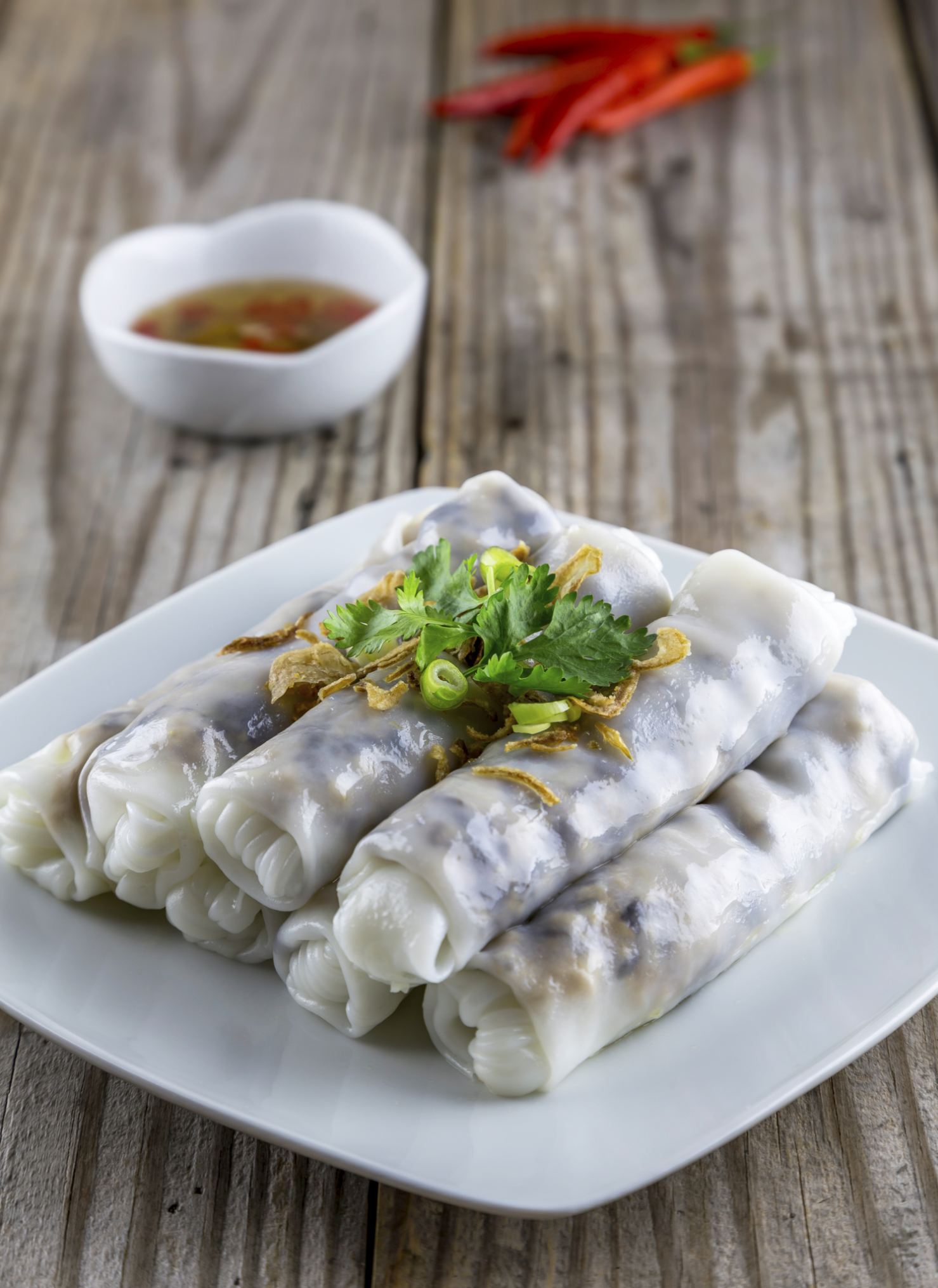 Rollitos orientales con ensalada