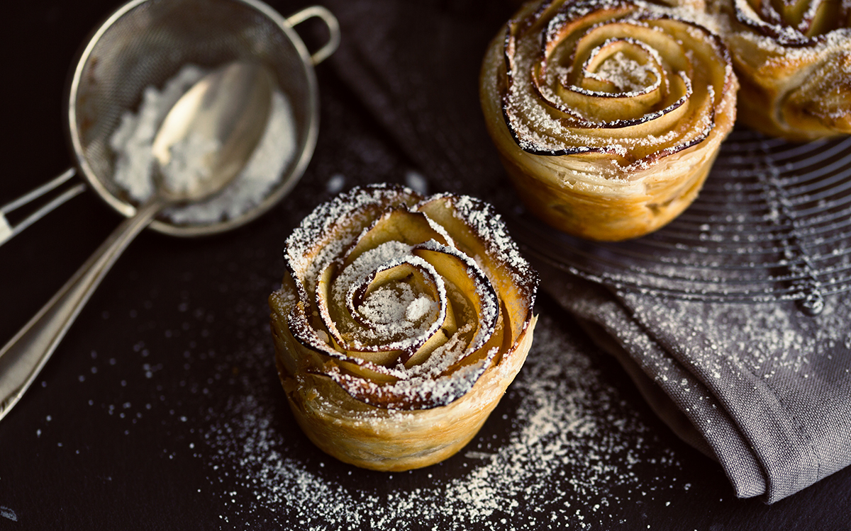 Rosas de hojaldre y manzana