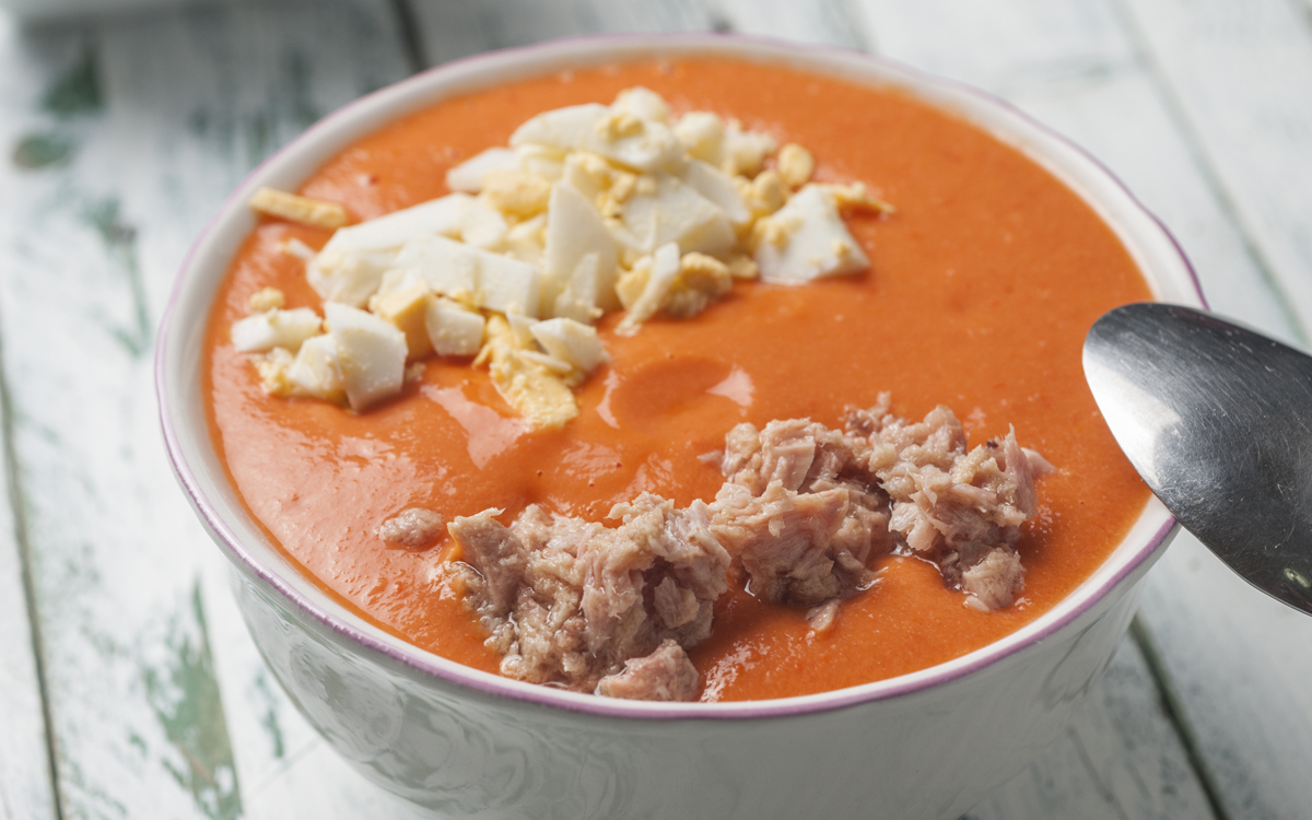 Salmorejo con atún